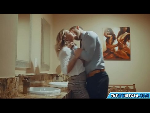 ❤️ Вақте ки як малламуй busty шумо дар як ҳоҷатхона ҷамъиятӣ seduces Синси босифат дар tg.hentaizm.ru ️❤